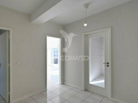 Apartamento t2 em rio tinto, 2 frentes, varanda e lugar de garagem