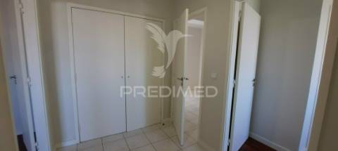 Apartamento t2 em rio tinto, 2 frentes, varanda e lugar de garagem