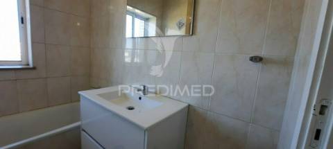 Apartamento t2 em rio tinto, 2 frentes, varanda e lugar de garagem