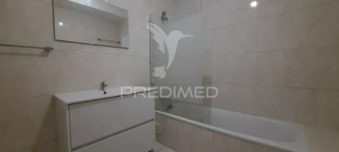 Apartamento t2 em rio tinto, 2 frentes, varanda e lugar de garagem