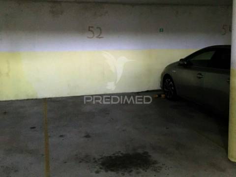 Apartamento t2 em rio tinto, 2 frentes, varanda e lugar de garagem