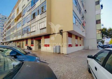 Apartamento t1+1 praça do brasil remodelado