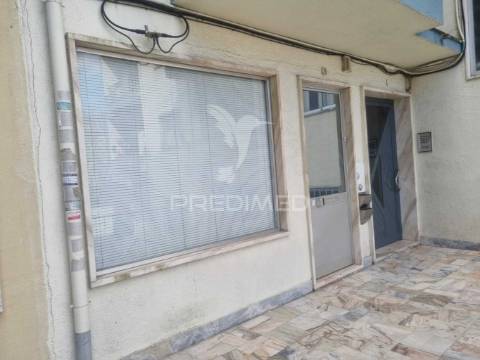 Loja remodelada reboleira