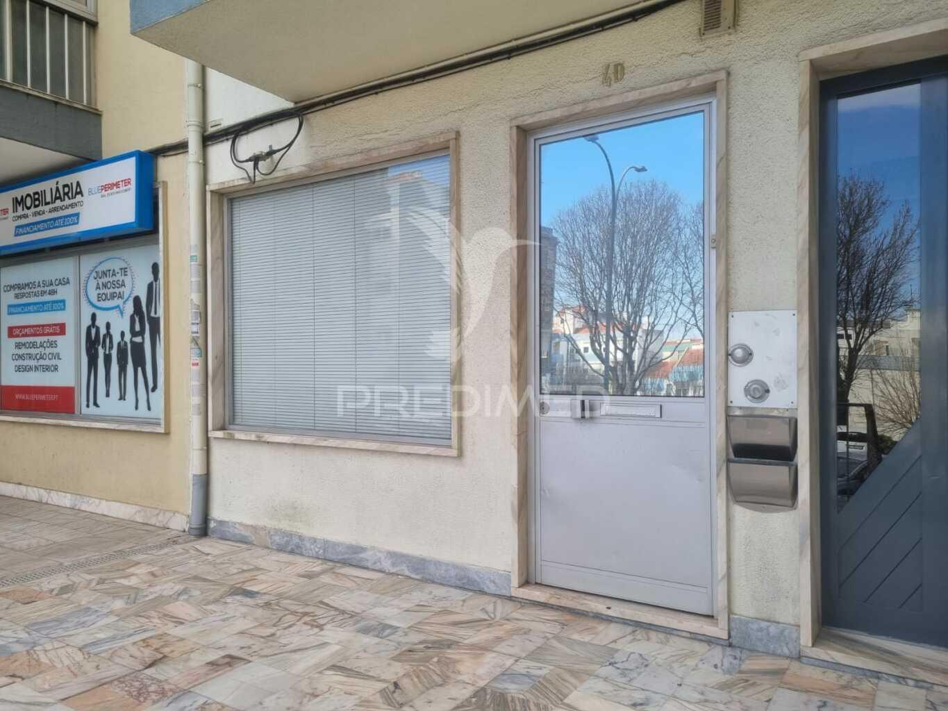 Loja remodelada reboleira