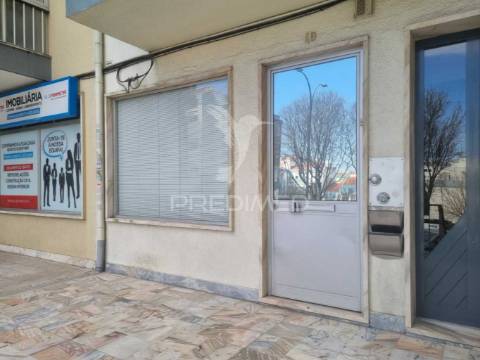 Loja remodelada reboleira