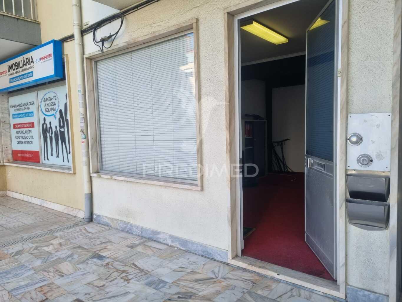Loja remodelada reboleira