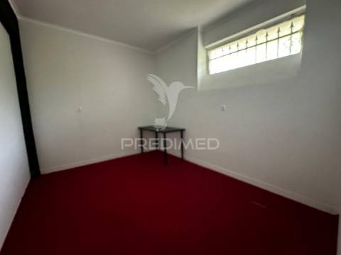 Loja remodelada reboleira