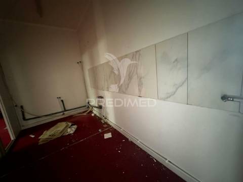 Loja remodelada reboleira