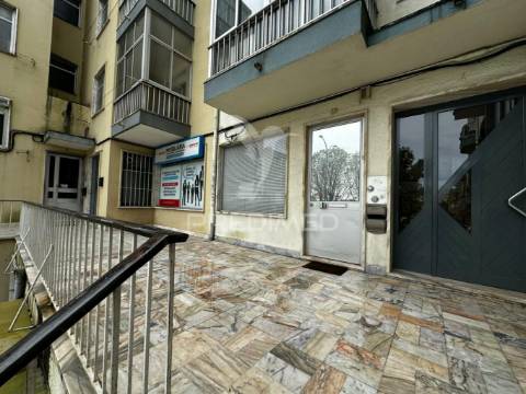 Loja remodelada reboleira