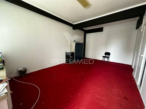 Loja remodelada reboleira