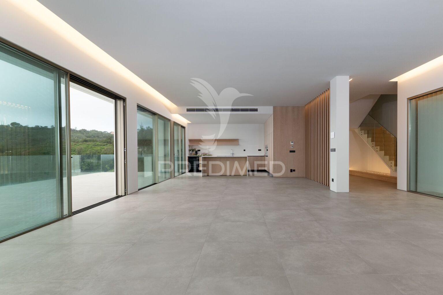 Moradia t3 de luxo com linhas modernas e vistas panorâmicas