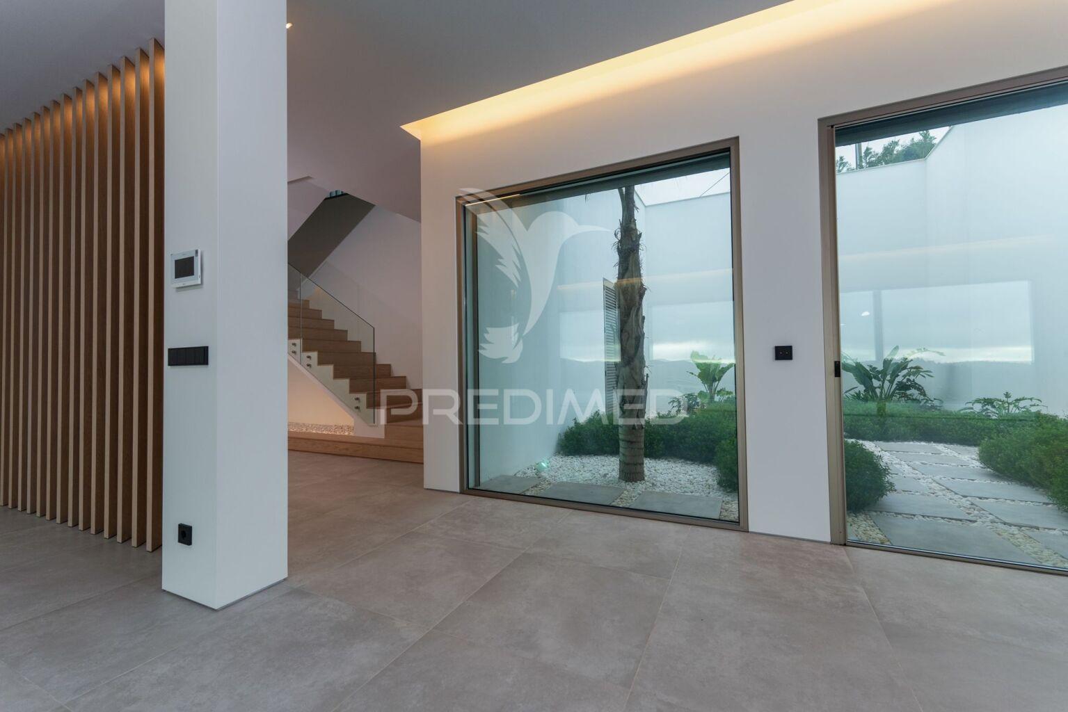 Moradia t3 de luxo com linhas modernas e vistas panorâmicas
