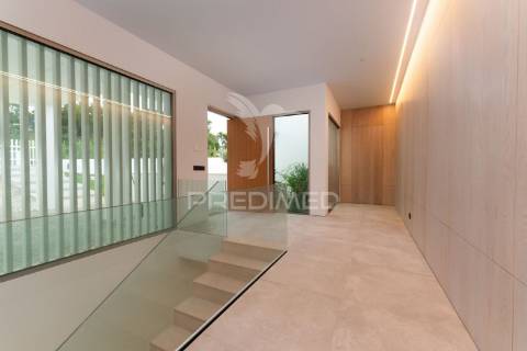 Moradia t3 de luxo com linhas modernas e vistas panorâmicas