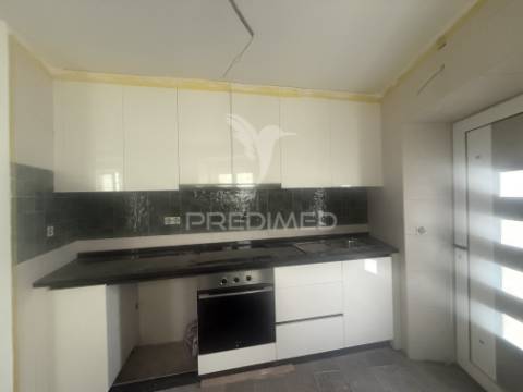 Apartamento t1 com logradouro - alcanena