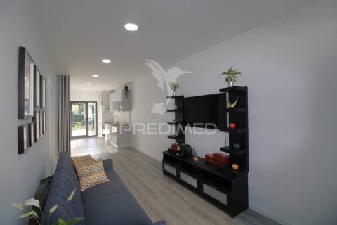 Moradia térrea v2 renovada na senhora da hora