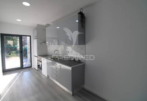Moradia térrea v2 renovada na senhora da hora