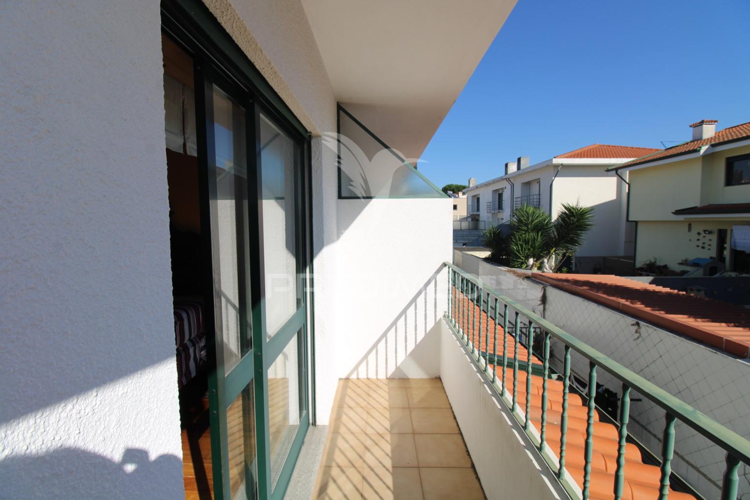 Moradia v4 em vila nova da telha