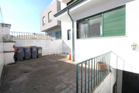 Moradia v4 em vila nova da telha