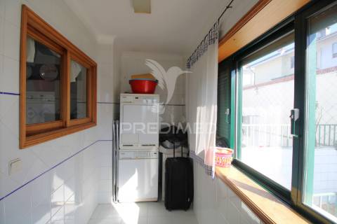 Moradia v4 em vila nova da telha