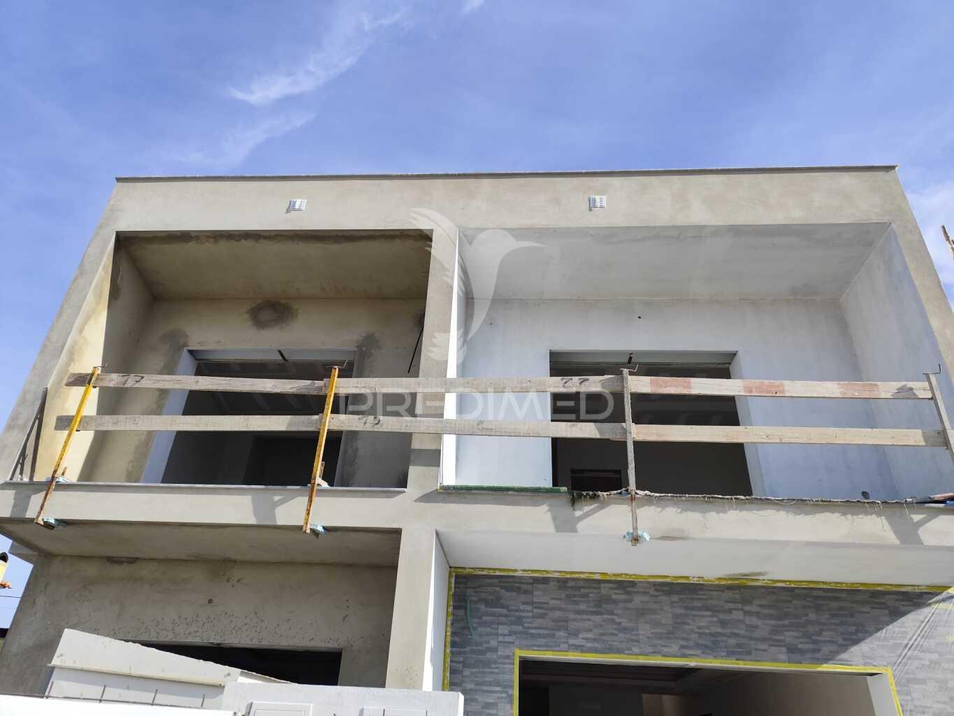 Moradia em construção t3 q. das laranjeiras