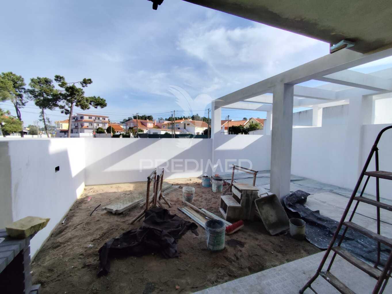 Moradia em construção t3 q. das laranjeiras