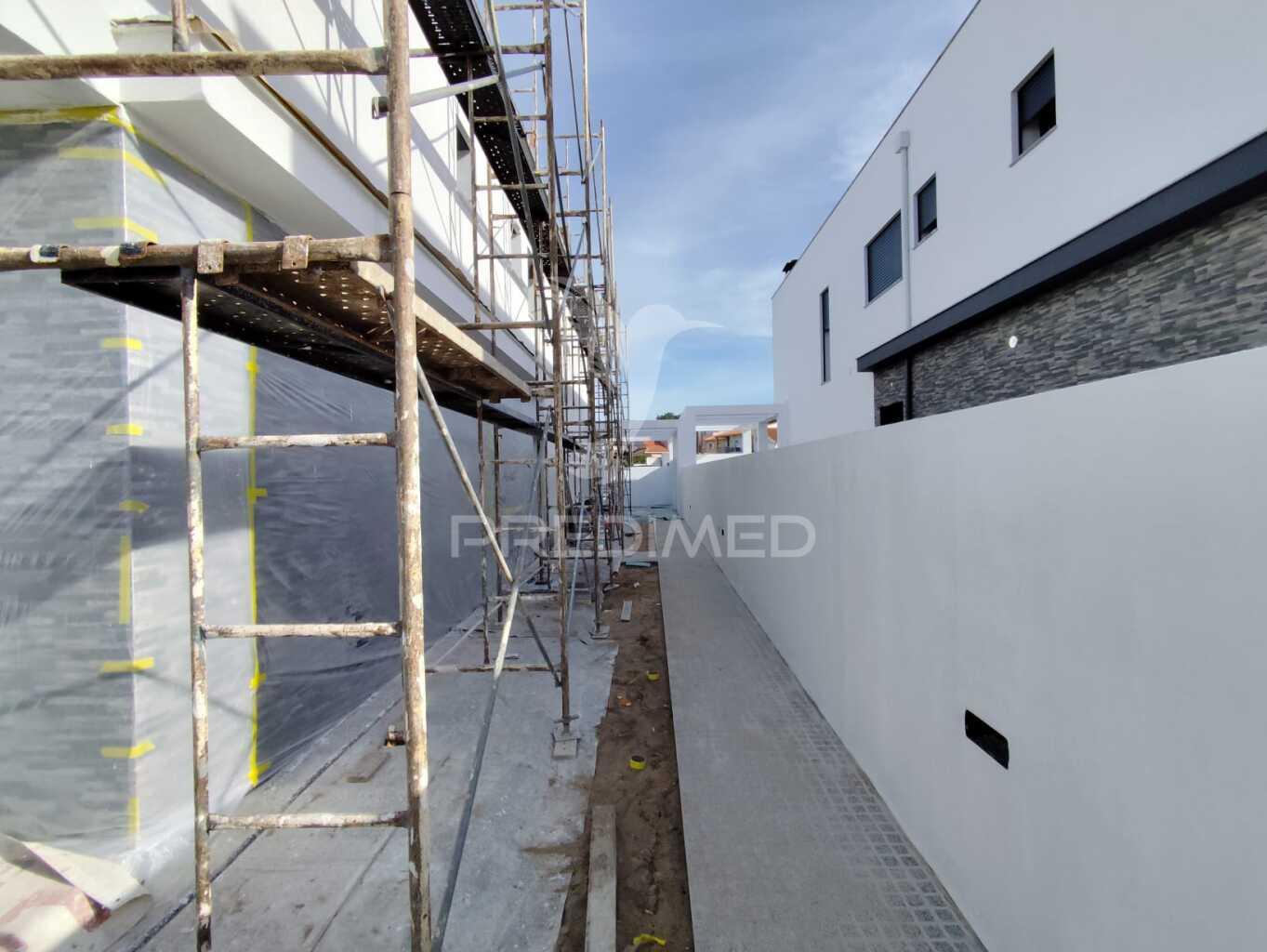 Moradia em construção t3 q. das laranjeiras