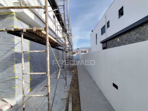 Moradia em construção t3 q. das laranjeiras