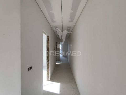 Moradia em construção t3 q. das laranjeiras