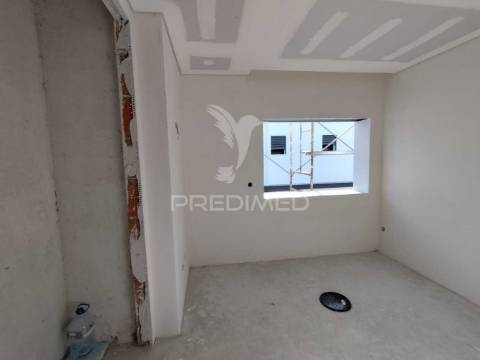 Moradia em construção t3 q. das laranjeiras