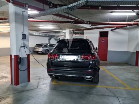 Exclusivo t2 em frente à praia, cascais, 2 estacionamentos