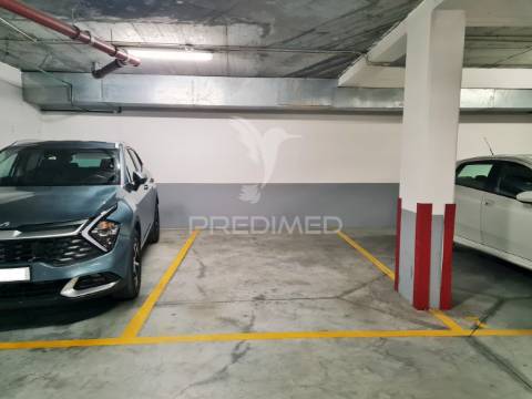 Exclusivo t2 em frente à praia, cascais, 2 estacionamentos