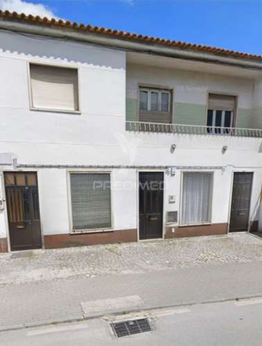 Moradia t7 no centro da vila de pernes - oportunidade para investimento!