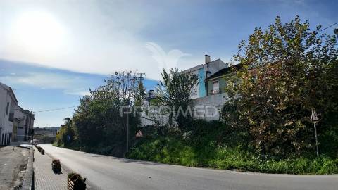 Moradia t7 no centro da vila de pernes - oportunidade para investimento!