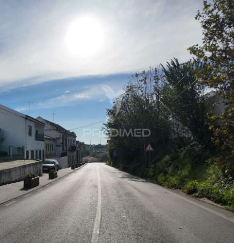 Moradia t7 no centro da vila de pernes - oportunidade para investimento!