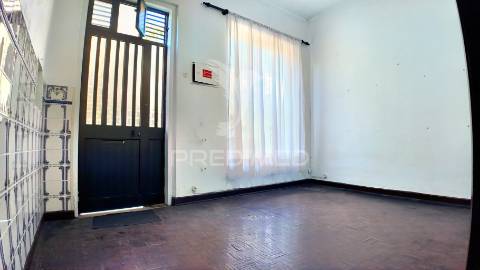 Moradia t7 no centro da vila de pernes - oportunidade para investimento!