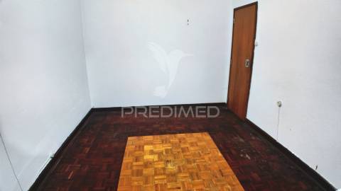 Moradia t7 no centro da vila de pernes - oportunidade para investimento!