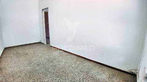 Moradia t7 no centro da vila de pernes - oportunidade para investimento!