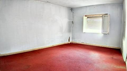 Moradia t7 no centro da vila de pernes - oportunidade para investimento!