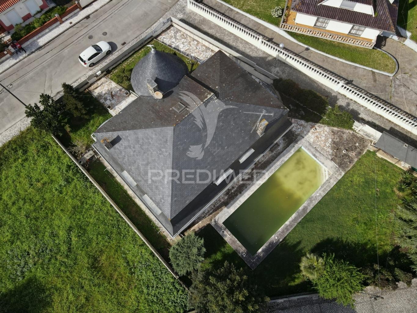 Moradia t5 com piscina localizada ourém / fátima
