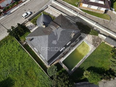 Moradia t5 com piscina localizada ourém / fátima