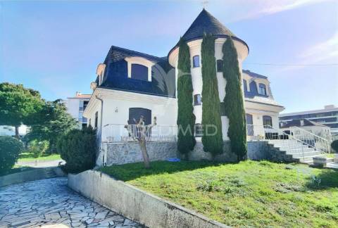 Moradia t5 com piscina localizada ourém / fátima