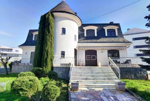 Moradia t5 com piscina localizada ourém / fátima