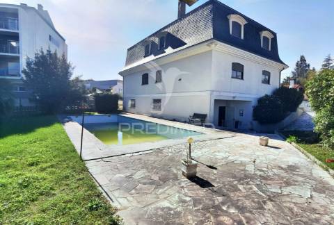 Moradia t5 com piscina localizada ourém / fátima