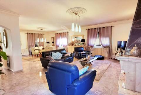 Moradia t5 com piscina localizada ourém / fátima