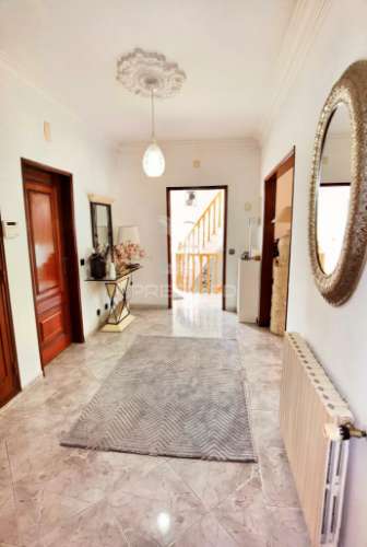 Moradia t5 com piscina localizada ourém / fátima