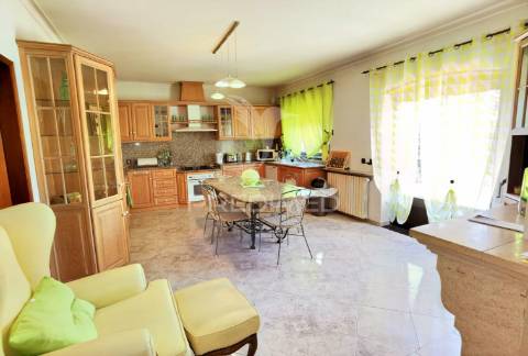 Moradia t5 com piscina localizada ourém / fátima