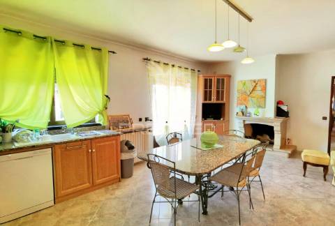 Moradia t5 com piscina localizada ourém / fátima