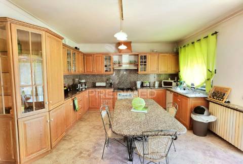 Moradia t5 com piscina localizada ourém / fátima