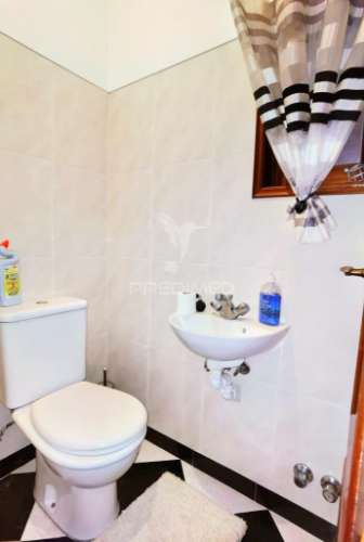 Moradia t5 com piscina localizada ourém / fátima