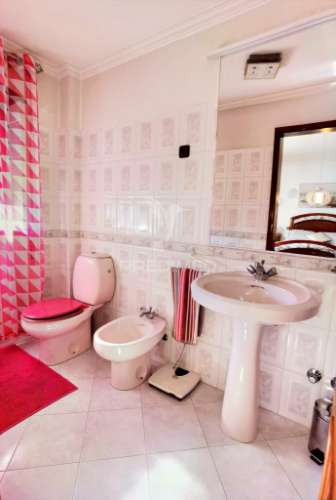 Moradia t5 com piscina localizada ourém / fátima